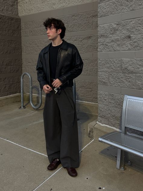 Black Baggy Trousers Outfit, Margiela Outfit Men, Black Baggy Jeans Outfit Men, Baggy Trousers Outfit, Outfit Inso, Curated Outfit, Big Men Fashion, College Fits, Dark Outfits