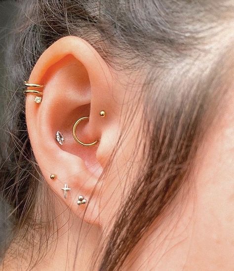 Ear Curation Inspiration, Minimalist Ear Piercings Ideas, Ear Piercings Ideas, Piercing Designs, Minimalist Ear Piercings, Unique Ear Piercings, Piercings Ideas, Ear Piercings Chart, Double Ear Piercings