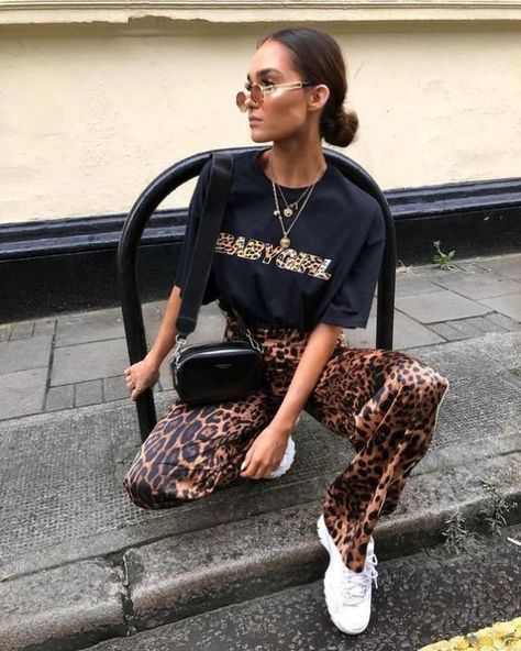 f016e59c7ad8b1d72903bb1aa5720d53desc39418154ri Mode Prints, Looks Street Style, Print Pants, Winter Trends, Summer Break, Looks Style, Mode Inspiration, Grunge Fashion, Outfits Casuales