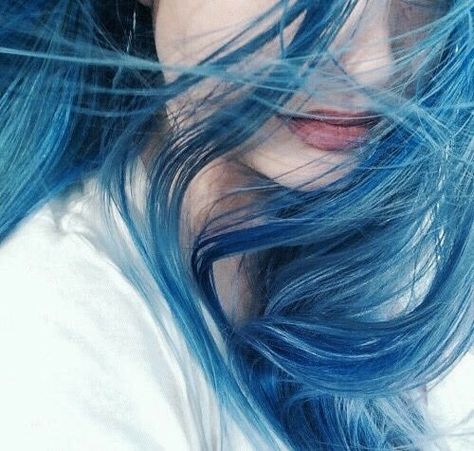 Crying cause my hair used to be this blue Portret Feminin, Everything Is Blue, Life Is Strange, Her Eyes, Mass Effect, 인물 사진, Blue Aesthetic, Tokyo Ghoul, Blue Hair