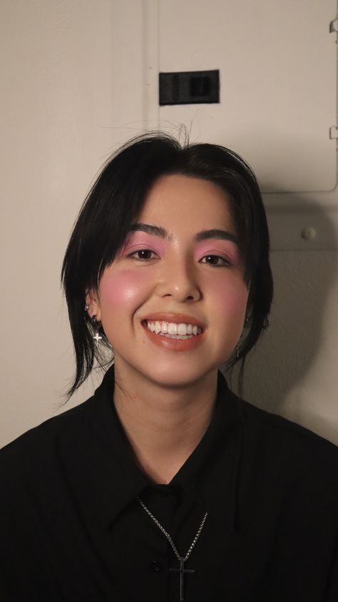 Crooked Smile, Makeup