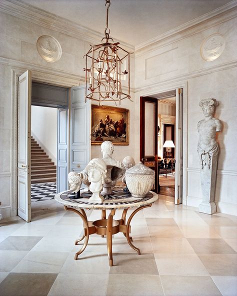 Architecture Classic, French Interior Design, Classic Chandeliers, Design Master, French Interior, Top Interior Designers, Entry Way, Architectural Digest, White Interior