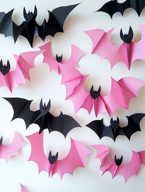 Pink and Black 3D Paper Bats for Halloween Wall Decorations Pink Halloween Table Decor, Pink Halloween Crafts, Halloween Pink Party, Diy Fall Party Decor, Halloween Pink Decor, Pink Halloween Diy, Girly Halloween Party, Monster High Decorations, Pink Halloween Birthday