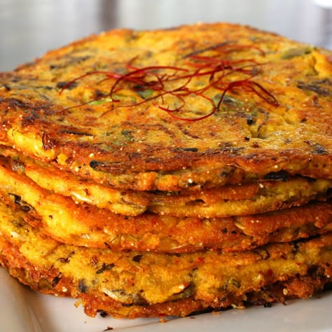 Mung Bean Pancakes (Bindaetteok) recipe - Maangchi.com Mung Bean Recipes, Bean Pancakes, Maangchi Recipes, Bean Protocol, Korean Appetizers, Mung Bean Pancake, Korean Pancake, Recipes Korean, Ayurveda Recipes