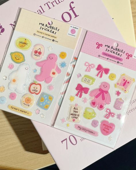 Let‘s DIY your own unique phone case! Each kit comes with: -Sparkly phonecase -Sticker sheet -Popsocket 💗 Available through our online shops - links are in our bio.🫶 Sticker sheet and pop socket also available at Lisboeta Macau! #cutethings #stickers #fenbobo #mrbubbles #jessdessin #personaldevelopment #phonecase #diyphonecase #sparklyphonecase #macau Sparkly Phone Cases, Iphone Cases Cute, Unique Phone Case, Macau, Diy Phone Case, Sticker Sheets, Bubbles, Iphone Cases, Phone Cases