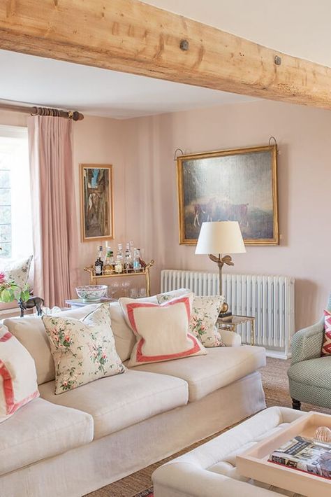 pretty in pink, shades of pink, traditional Blush Pink Sitting Room, Soft Pink Dining Room, Pink Painted Living Room, Transitional Aesthetic Living Room, Modern Country Sitting Room, Soft Pink Walls Living Room, Pink Interior Walls, Dusty Pink Sitting Room, Pink Cottage Core Living Room