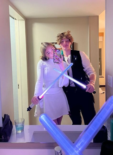 Hans Solo And Princess Leia Costumes, Princess Leia Costume College, Princes Leia Costume, Luke And Leia Costumes, Han Solo And Leia Costume, Star Wars Halloween Costumes Couples, Leia Costume Diy, Diy Star Wars Costume, Leia Halloween Costume