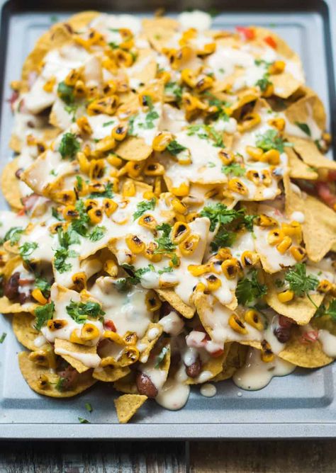 No Brainer Loaded Nachos Platter - My Food Story Nachos Platter, Nacho Platter, Nacho Recipe, Parties Food, Diwali Snacks, Mexican Flavors, Healthy Superbowl Snacks, Pizza Appetizers, Loaded Nachos