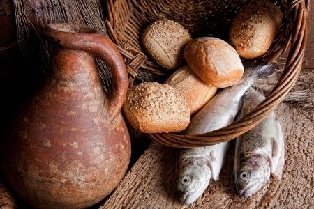 Multiplication Prayer Matthew 14:13-21 Loaves and Fishes http://www.missionariesofprayer.org/2016/05/multiplication-prayer-matthew-14-17-21-loaves-fishes/ Old Baskets, Miracle Prayer, Jesus Stories, Two Fish, Bible Story, Question Of The Day, Fresh Fish, Spiritual Warfare, Loaf Bread