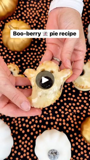 Halloween Pastry, Meringue Recipes, Berry Pie Recipe, Halloween Camping, Meringue Recipe, Berry Pie, Blueberry Pie, Grilled Corn, Original Video