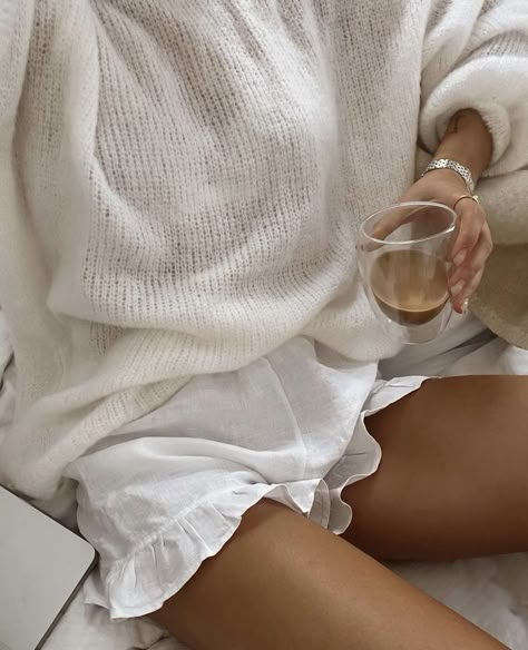 Korean Lazy Outfit, Bali Outfit, Smart Wardrobe, Womens Pullover Sweaters, The Melody, Vanilla Girl, Oversized Silhouette, Comfy Cozy, Mode Inspiration