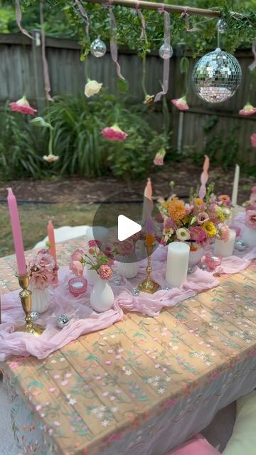 Tierney Robb on Instagram: "My four tips for hanging flowers from a table arch! It’s easier than it looks and so impactful! 🌸  This works for artificial OR real flowers. If using real, be sure to wait until close to event start time for the freshest looking flowers.   You guys know that my @shopterrain iron rod is one of my favorite ways to elevate a party. Keep this simple DIY in your back pocket and lmk if you need a 🔗 to the arch/rod!" Simple Balloon Table Decor, Simple Cake Table Decor Birthday Parties, Diy Table Arch, Over The Table Rod Decor Ideas, Table Rod Decoration Ideas, Table Arch Decor, Over The Table Rod Diy, Over The Table Rod Decor, Table Arch