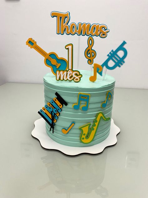 1º mês de vida do meu pequeno, comemoramos com um bolo no tema música em homenagem ao papai que ama instrumentos musicais! ❤️🎶 Music Birthday Cakes, Bolo Musical, Music Birthday Party, Music Theme Birthday, 1st Birthday Party Themes, Music Birthday, Baby Birthday Cakes, Baby Birthday, 1st Birthday Parties