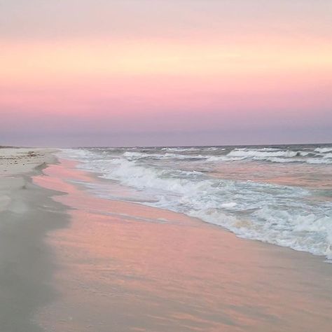 Sea Pink Aesthetic, Color Asthetic Picture, Light Pink Beach Aesthetic, Sunrise Widget, Aesthetic Pink Pics, Pink Sea Aesthetic, Beach Pink Aesthetic, Pink Ocean Aesthetic, Pink Aesthetic Beach