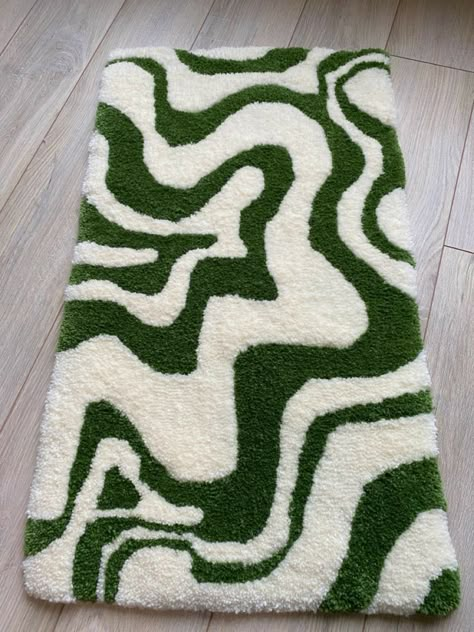 Tufted Rug Abstract, Aesthetic Bath Rug, Cool Rug Designs, Aesthetic Carpets For Bedroom, Carpet Aesthetic Room, Tapetes Aesthetic, Tuft Rug Ideas, Tufted Rug Diy, Cool Carpets