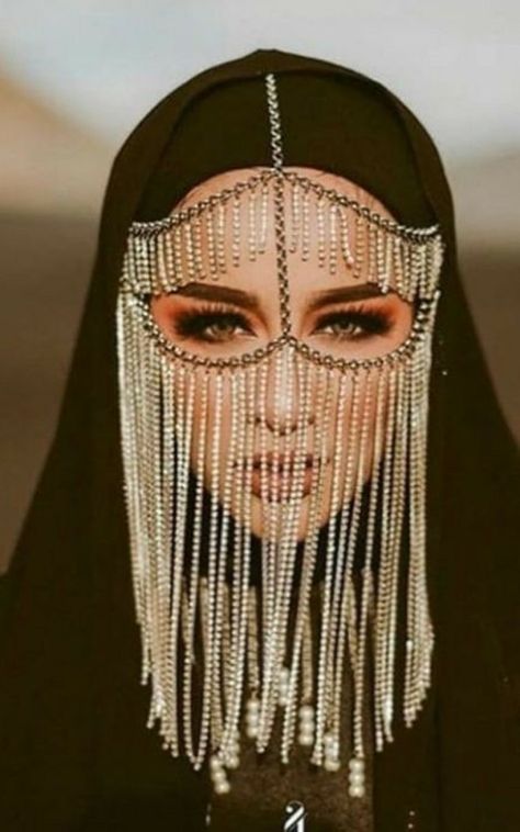 Muslimah Wedding Dress, Arabian Women, Face Jewellery, Arabian Beauty Women, Arab Beauty, Arab Fashion, Arab Women, Arabian Nights, Fantasy Jewelry