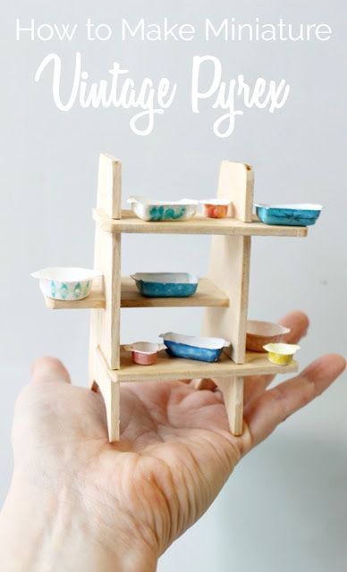 how to make miniature vintage dollhouse Pyrex- you won't believe what is used to make these, it's not polymer clay! How To Make Miniature Things, Dollhouse Crafts, Making Miniatures, Pyrex Dishes, Barbie Crafts, Dollhouse Vintage, Miniatures Diy, Dollhouse Diy, Dollhouse Tutorials