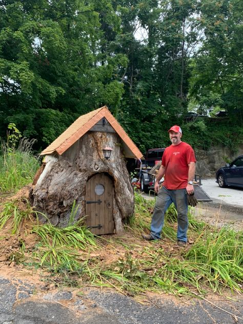 Tree Stump Gnome House, Stump Gnome House, Firewood Ideas, Stump Art, Stump Ideas, Gnome Door, Fairy Stuff, Gnome House, Tree Stump