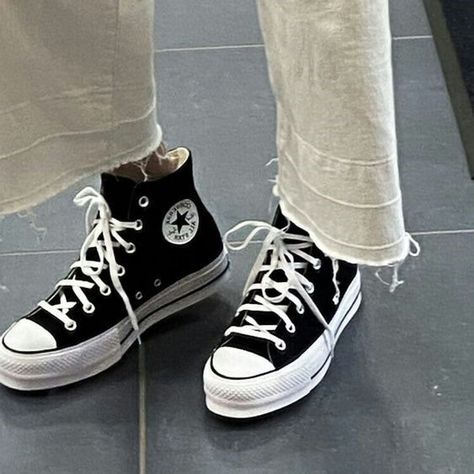 Converse Chuck Taylor Platform Outfit, Chuck Taylor Platform Outfit, Black Converse Platform Outfit, Converse Platform Black, Black Converse Platform, Platform Converse Black, Converse Platform Outfit, Chucks Outfit, Platforms Aesthetic