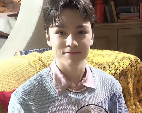 Vernon Cute, Chwe Hansol, Vernon Seventeen, Seventeen Memes, Night Day, School Dropout, Kpop Boys, Boy Band, Bts J Hope