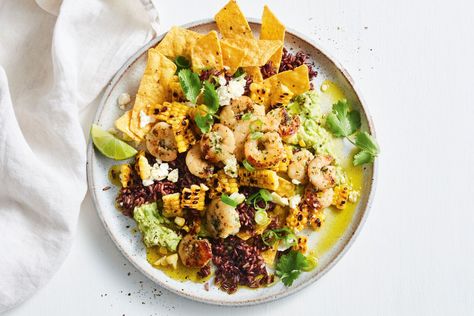 Just like classic nachos, this twist with garlic prawns and feta cheese is super quick and easy. Use microwave rice and pre-marinated prawns to make it breezier still. Tuna Mornay Recipe, Easy Prawn Recipes, Tuna Mornay, Tuna Pasta Bake, Grilled Prawns, Healthy Tuna, Garlic Prawns, Noodle Salad Recipes, Mango Avocado