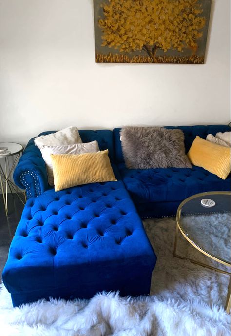 Chesterfield Sofa Living Room, Blue Couches, Modern Deco, Home Design Living Room, Chesterfield Sofa, Sitting Room, Living Room Sofa, Sofa Design, Bedding Sets