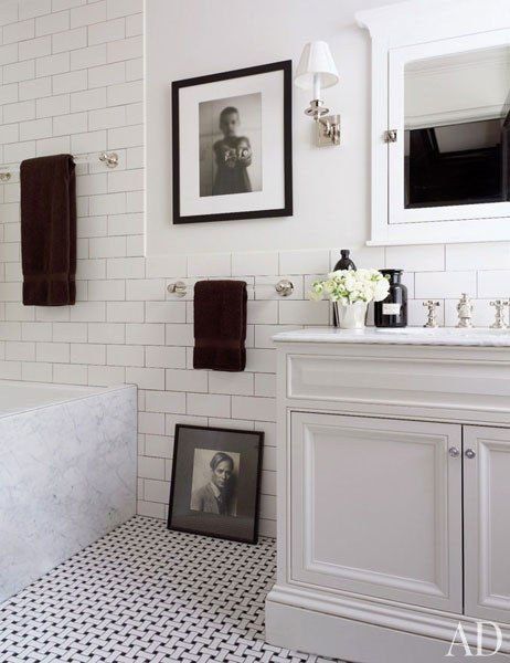 AD’s 50 Most Popular Pins of 2013 Photos | Architectural Digest Bilik Air, Black White Bathrooms, Manhattan Apartment, Classic Bathroom, White Subway Tile, White Floors, New York Apartment, Bad Design, Dream Bathroom