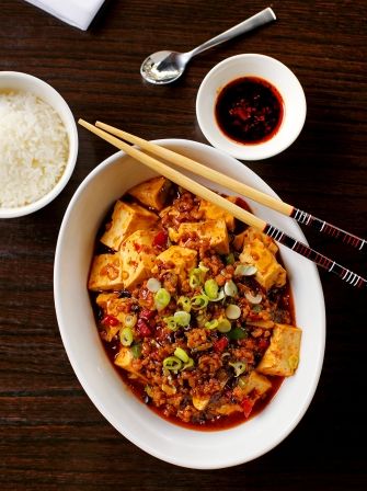 Bean curd with Lau’s spicy Ma Po sauce Bean Curd Recipe, Healthy Main Meals, Dried Chillies, Jamie Oliver Recipes, Curd Recipe, Bean Curd, Main Course Recipes, Jamie Oliver, Amazing Recipes