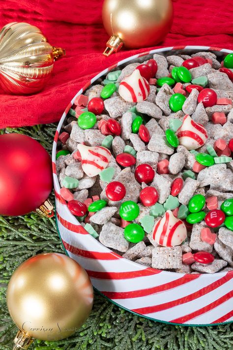 Chex Cereal Treats, Christmas Muddy Buddies Recipe, Puppy Chow Chex Mix, Christmas Muddy Buddies, Chex Mix Muddy Buddies, Chex Mix Christmas, Chex Mix Puppy Chow, Chocolate Chex, Muddy Buddies Recipe