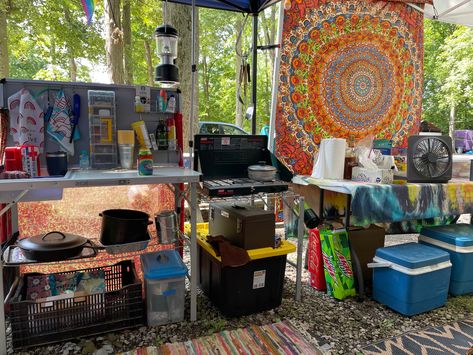 Camping kitchen set up Campground Set Up, Rave Camping Setup, Lost Lands Camping Set Up, Bonnaroo Camping Set Up, Music Festival Camping Setup, Camping Festival Campsite, Festival Tent Setup, Coachella Camping Setup, Festival Set Up