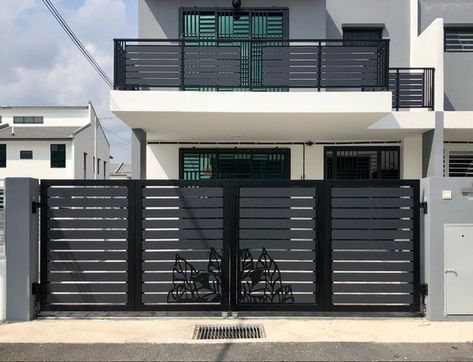 Folding Gate Design Modern, Bifold Gate, Main Grill Gate Design, Simple Gate Designs, Metal Gates Design, Tor Design, Main Gates, Folding Gate, Home Gate Design