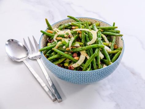 Trisha's Southern Kitchen, Green Bean Salad Recipes, Trisha Yearwood Recipes, Bean Salad Recipe, Green Bean Salad, Green Beans Recipe, Can Green Beans, Veggies Side Dishes, Green Bean Salads