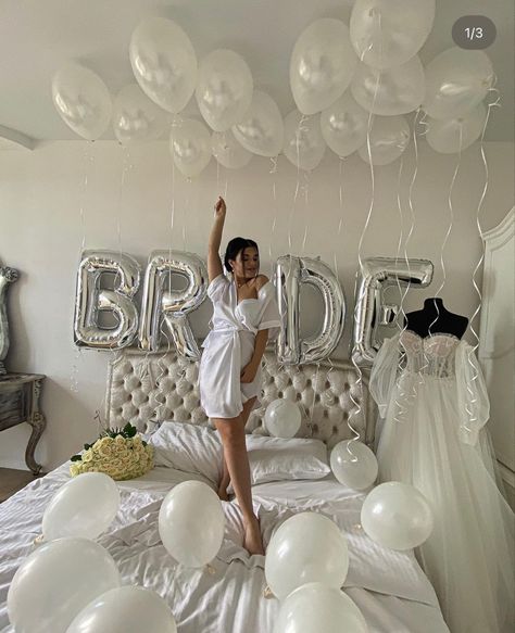 Brides Bedroom Decoration, Bride Balloons Above Bed, Wedding Day Home Decor The Bride, Morning Before Wedding, Bride’s Room Decoration, Room Bride Decor, Bride To Be Room Decoration, Bridal Prep Room, Bridal Suite Ideas Wedding Day Decor