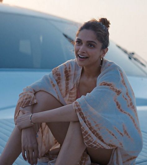 Deepika Padukone Gehraiyaan, Deepika In Saree, بريانكا شوبرا, Siddhant Chaturvedi, Swimsuit Pics, Dipika Padukone, Bollywood Images, Deepika Padukone Style, Hindi Movie