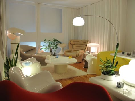 Whole house remodel in "Space 1999". Gallery at http://www.space1999.net. Retro Futurism Bedroom, Retro Futurism Interior, Futuristic Bedroom Ideas, 80s Living Room, Futuristic Living Room, Retro Futuristic Interior, Futuristic Bedroom, Futuristic Interior Design, 70s Interior Design