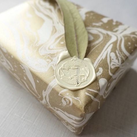 4,586 Likes, 45 Comments - Fiona Ariva (@fionaariva) on Instagram: “How’s this for a simple and elegant way to dress up a gift package? I used an eucalyptus leaf…” Wax Seal Stamp Design, Seal Stamp Design, Love Letters Wedding, Wedding Invitations Envelopes, Sealing Wax Sticks, Wax Sealing, Eucalyptus Leaf, Writing Accessories, Dry Well