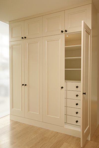 Shaker Dresser, Agriculture Design, Tv Nook, Bedroom Closet Doors, Bedroom Built Ins, Bedroom Addition, Ikea Closet, Walking Closet, Bathroom Closet