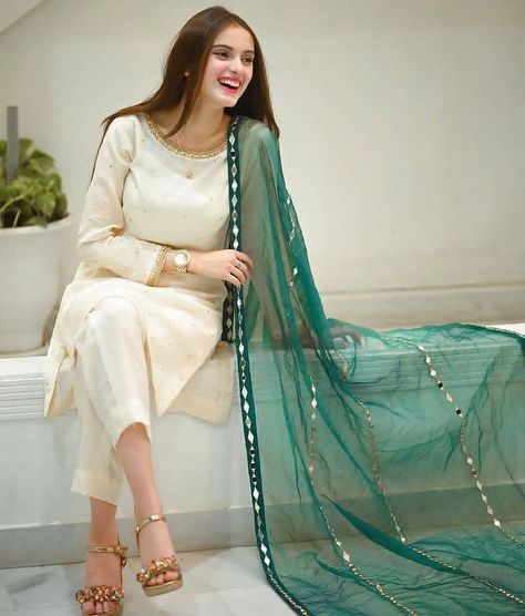 Stylish Kurtis Design, Womens Trendy Dresses, Stylish Short Dresses, Casual Indian Fashion, Pakistani Fancy Dresses, Pakistani Dresses Casual, Pakistani Fashion Party Wear, Beautiful Pakistani Dresses, Dress Design Patterns