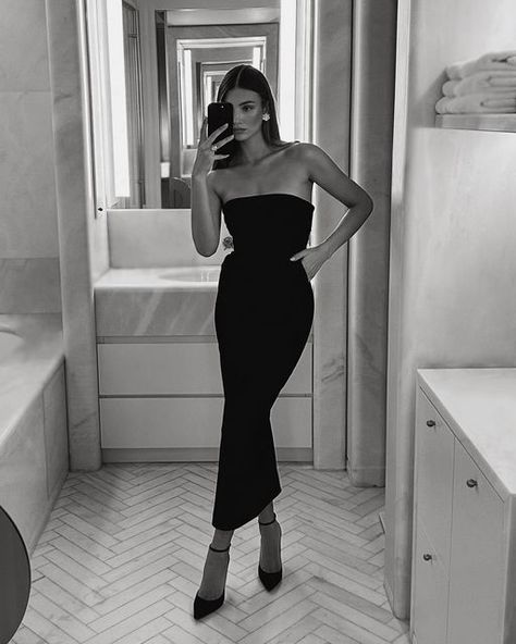 Lorena Rae 🦋 on Instagram: "🫶🏼" Black Dress Elegant, Lorena Rae, Chique Outfits, Looks Party, Night Out Outfit, Dinner Outfits, Going Out Outfits, Glam Dresses, Fancy Outfits