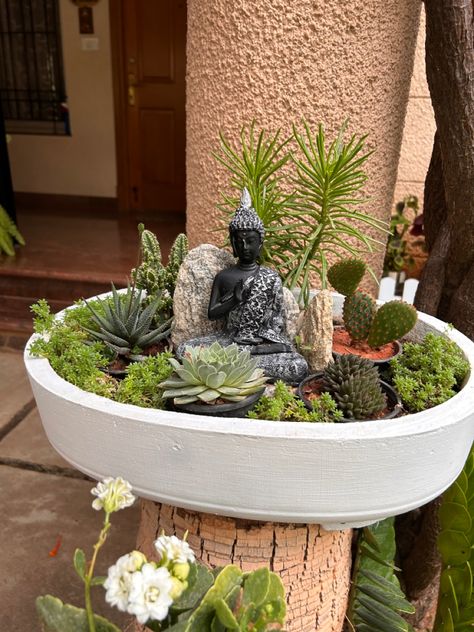 Zen Garden Design Small Indoor, Miniature Zen Garden Ideas, Mini Zen Garden Diy, Jardin Zen Interior, Garden Design Indoor, House Plants Aesthetic, Miniature Garden Ideas, Plant Bedroom Aesthetic, Styling Plants