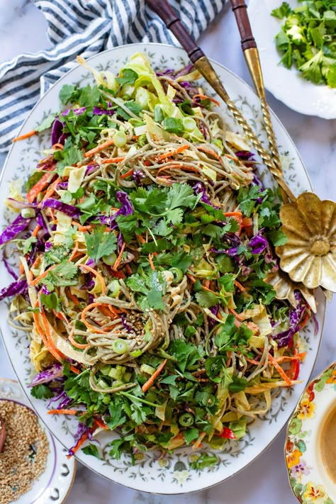 Cold Peanut Noodle Salad Cold Peanut Noodles, Noodle Salad Cold, Peanut Salad, Peanut Sauce Recipe, Healthy Vegan Dinner, Peanut Noodles, Vegetarian Cabbage, Noodle Salad, Cabbage Salad