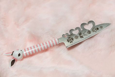 Lapin #Japan #kawaii #favorite #knife Knife Aesthetic, Creepy Cute Fashion, Pastel Punk, Pretty Knives, Yami Kawaii, Kawaii Accessories, Cool Knives, Creepy Cute, Pastel Goth