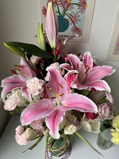 Lily Bouquet, Psychology Student, Boquette Flowers, Easy Landscaping, Tulip Bouquet, Nothing But Flowers, Flowers Aesthetic, Flower Therapy, Beautiful Bouquet Of Flowers