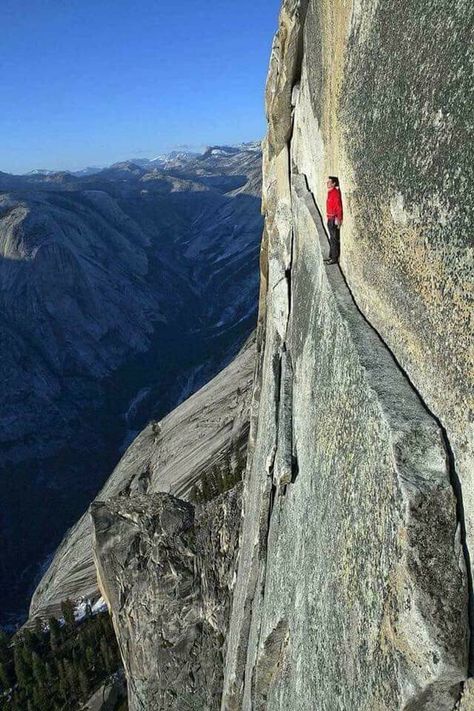 Alex Honnold, Native American Language, Tuolumne Meadows, Yosemite Park, Living On The Edge, Wow Video, Yosemite Valley, Jolie Photo, Weird And Wonderful