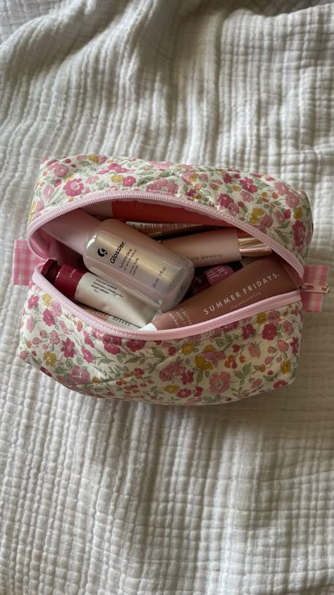 Makeup bag Padded Makeup Bag, Makeup Bag Flowers, Make Up Bags Aesthetic, Makeup Bag Floral, Floral Makeup Bag Aesthetic, Makeup Bags To Sew, Cotton Makeup Bag, Cute Small Makeup Bags, Floral Makeup Pouch