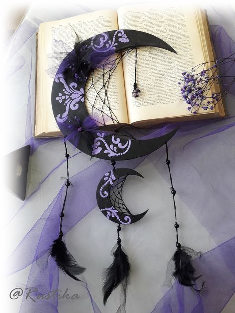 Made to order, yours will be very similar, but not identical. Crescent moon is believed to protect against all negativity and the dream catchers is guarding your sleep and dreams. So, I enjoyed gathering all these symbols and meanings in this decoration with a Gothic vibe, in black and purple shades. It is made on a 4 mm plywood support, painted with acrylic colors , slightly decorated in relief with white 3D modeling paste. The hanging parts are made of black cotton thread, black glass beads an Dream Catcher Purple, Eevee Wallpaper, Moon Decoration, Moon Dream Catcher, Gothic Decor Bedroom, Moon Wall Hanging, Gothic Wall Decor, Witch Room Decor, Black Dream Catcher