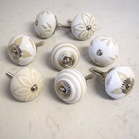 Kitchen Chest, Commode Shabby Chic, Baños Shabby Chic, Cocina Shabby Chic, Shabby Chic Hearts, Cupboard Door Knobs, Ceramic Door Knobs, Kitchen Cabinet Drawers, Beige Ceramic