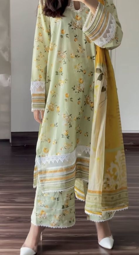 Kurta Shalwar Women, Pakistani Cotton Dress Design, Simple Shalwar Kameez Designs For Women, Pakistani Casual Wear Simple, Simple Pakistani Suits, Pakistani Suits Casual, Simple Pakistani Dresses Casual, Eid Shalwar Kameez, Pakistani Casual Wear