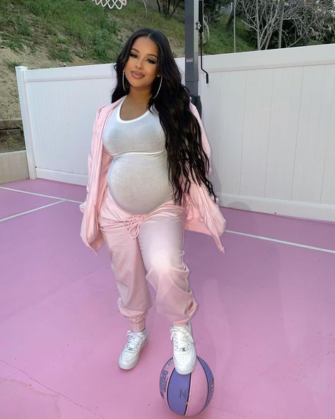 Taina W on Instagram: “💕💕 @fashionnova fashionnovapartner” Baddie Pregnancy Outfits, Maternity Picture Outfits, Fall Maternity Outfits, Casual Maternity Outfits, Pregnancy Belly Photos, Cute Pregnancy Pictures, Maternity Photoshoot Outfits, Baby Bump Style, Preggo Fashion