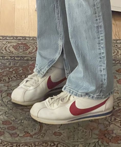 Nike Shoes Old School, Nike 80s Shoes, Old Nike Aesthetic, Nike Cortez Aesthetic, Nike 90s Shoes, Vintage Nike Aesthetic, Nike Vintage Shoes, Old Nike Shoes, Nike Cortez Vintage